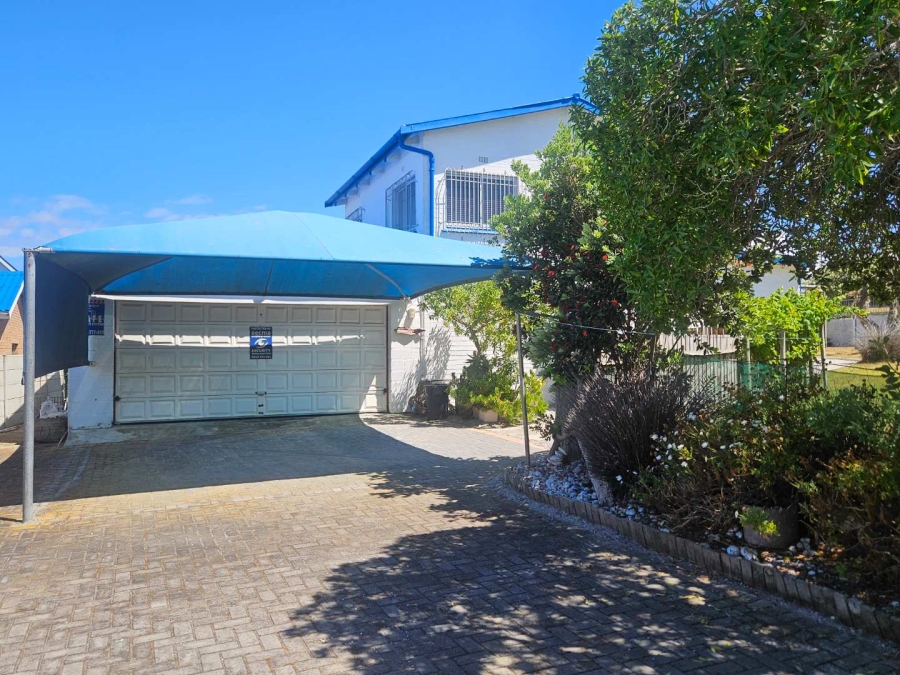 4 Bedroom Property for Sale in Pearly Beach Western Cape